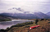 Panorama sur la Wind et les montagnes Mackenzie